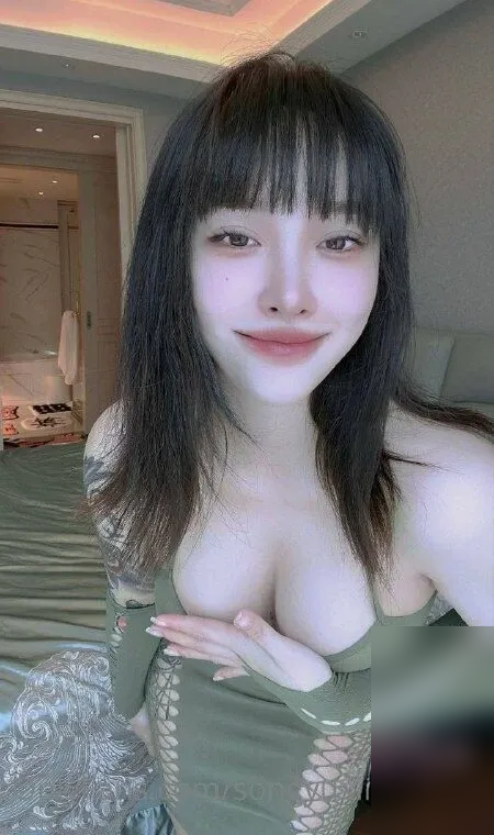 Songyuxin Hitomi - Onlyfans Leak